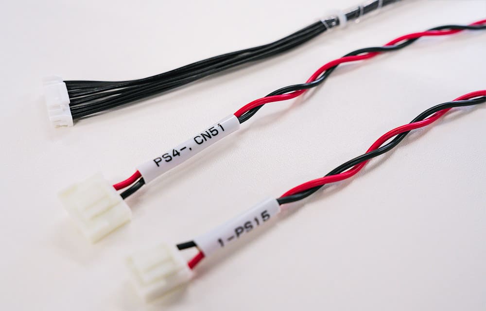 ツイストペアハーネス、小型コネクタ付ハーネス